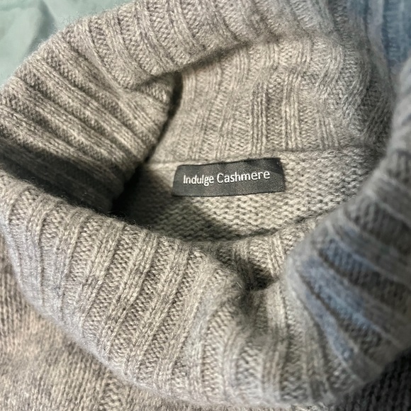 Cashmere sweater gray turtleneck cable knit super soft natural fibers - Picture 2 of 5